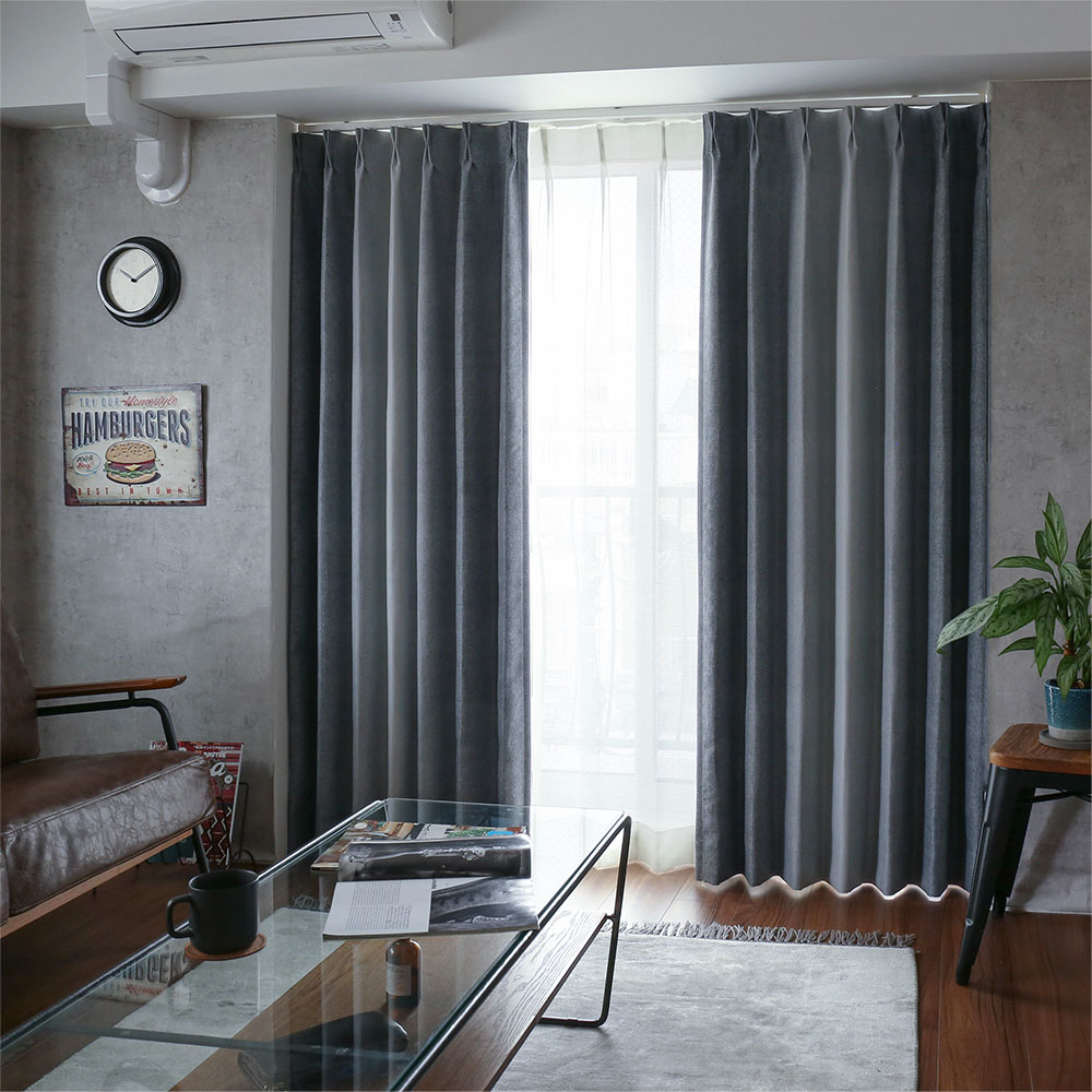 インダストリアルインテリアに似合うグレーのグラデーションカーテン