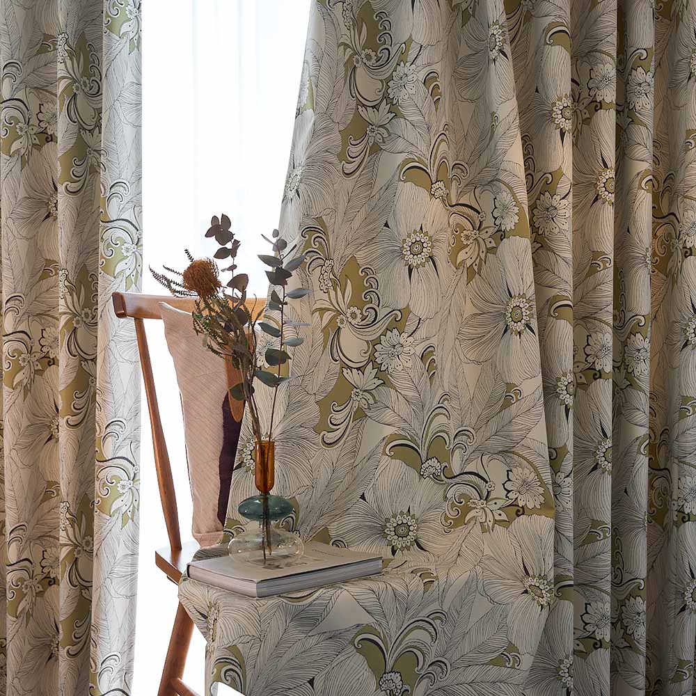 完全遮光カーテン 「好き」と「心地よさ」を叶える当店オリジナル。大人インテリアをお洒落に彩る、70年代フラワー柄のレトロカーテン ＜バザール カーキベージュ＞