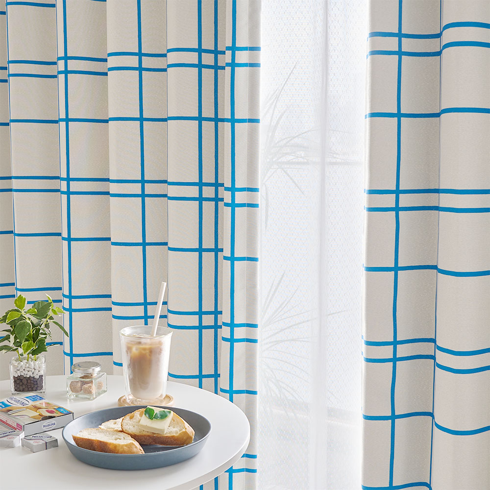 気分が上がるミルクカラーがかわいい、チェック柄のニュートロポップカーテン ＜マッピング＞