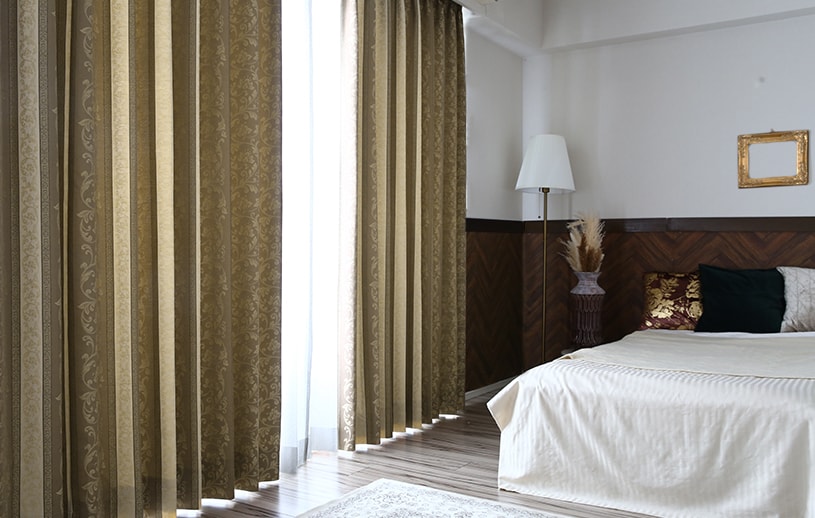 遮光裏地付き 遮光カーテン ライトウェーブ加工付き ダマスク柄をストライプに配置した トラディショナルな雰囲気が 漂うジャカードカーテン パラ 代引き不可 1cm刻みのカーテン パーフェクトスペースカーテン館