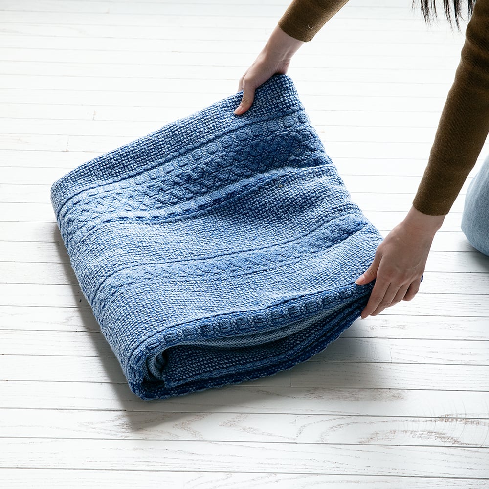 送料無料 最短 翌日出荷 無地ラグ 水洗いok タオルのような柔らかな肌触りが心地良い インド製コットン100 の縄編み風デザインラグ センペル 代引き不可 1cm刻みのカーテン パーフェクトスペースカーテン館