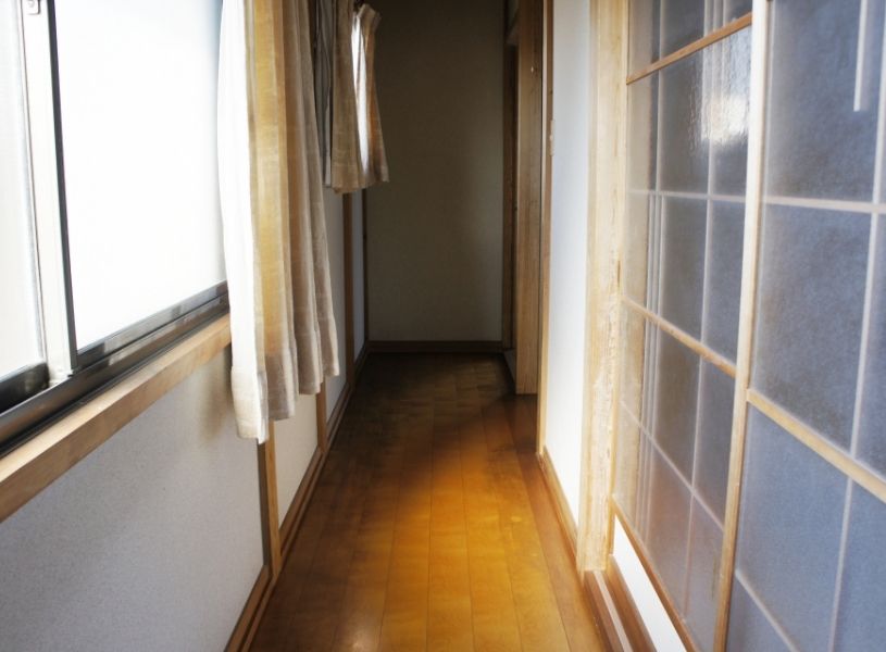廊下のカーテン