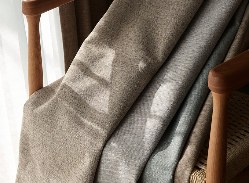 リネン混のざっくり素材、継ぎ目のない広幅仕様の完全遮光カーテン＜リネンブレンド＞