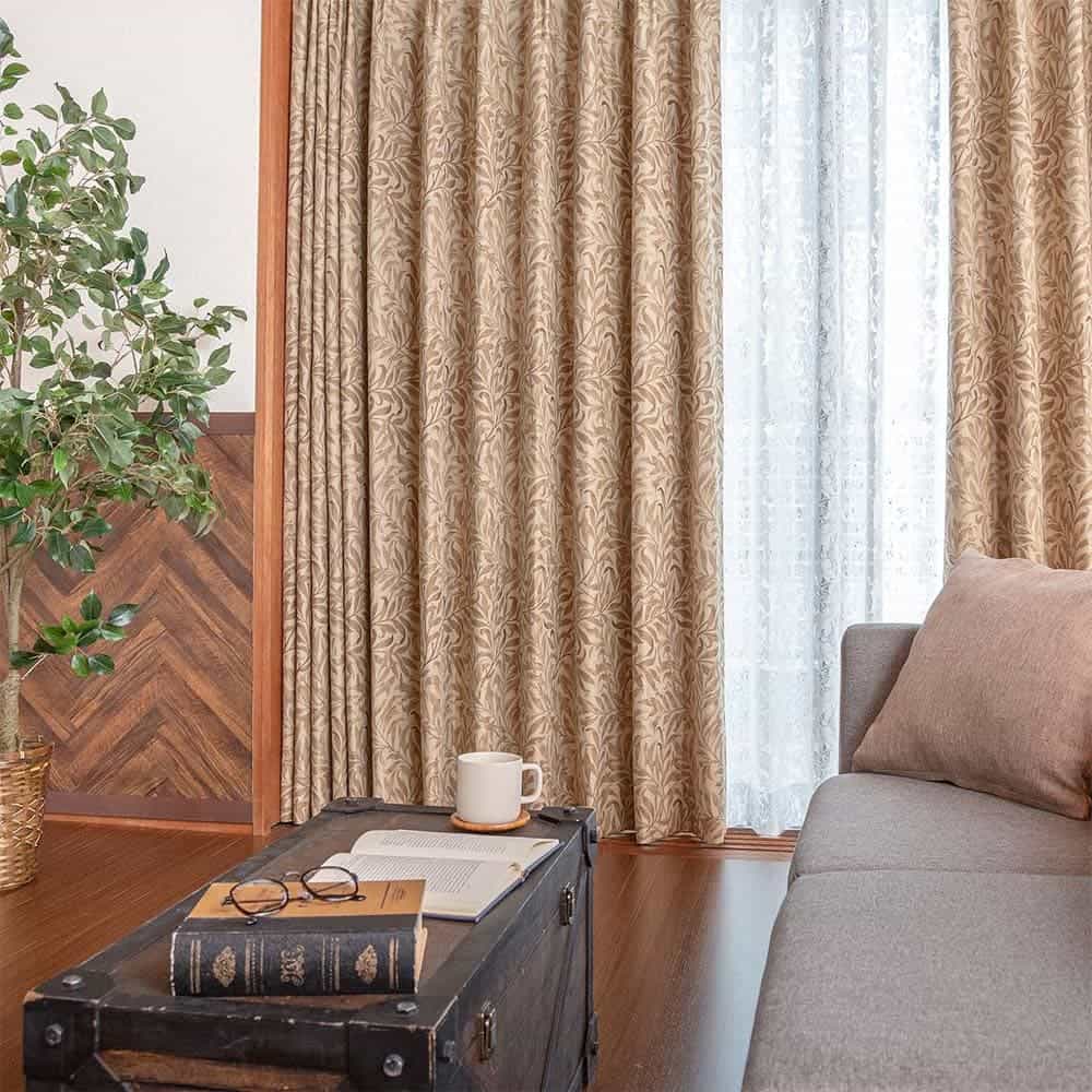 ウィローボーとは柳の枝の事。ウィリアムモリスはテムズ河沿いの柳を愛し、多くデザインしています。風に揺れる、しなやかな柳の枝の曲線が美しいデザインです。