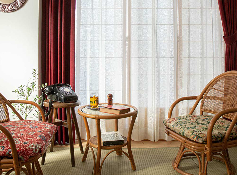  アンティークなアラベスク柄のレースカーテン ＜キャナル ホワイト＞