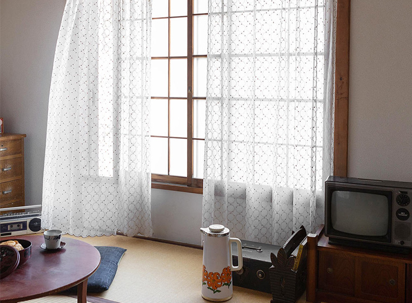 まんまるなお月様を並べたようなレトロモダンな刺繍レース ＜ムーン ホワイト＞