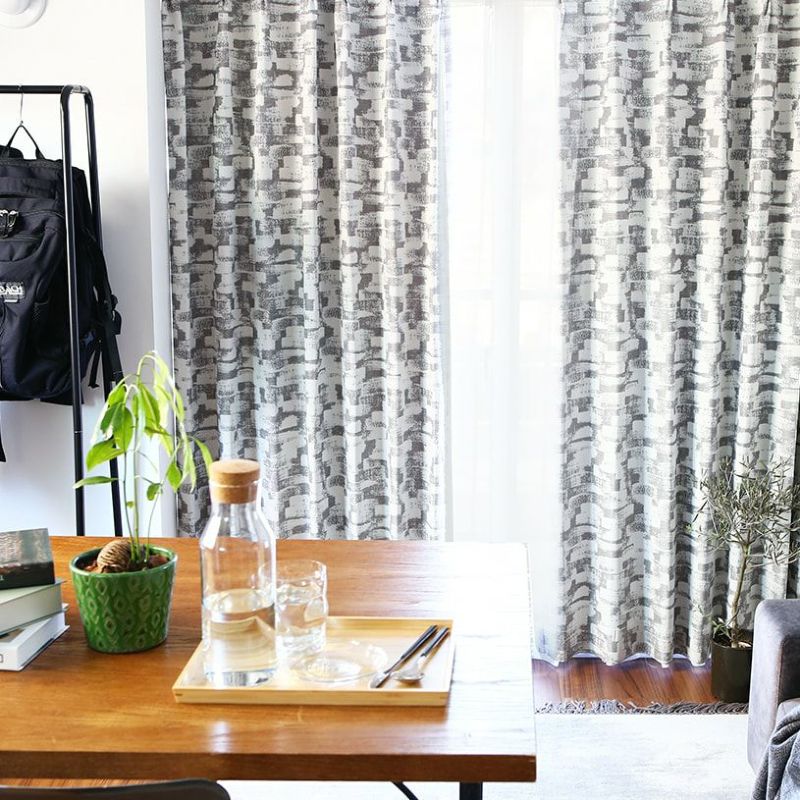 ブラシのかすれたようなデザインがアーティスティックな～ヘイジー～